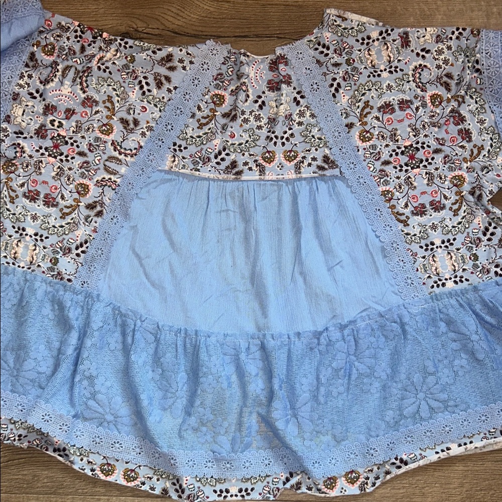 POL Patchwork Blue Floral Bell Sleeve Blouse - Picture 2 of 3